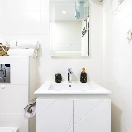 Апартамент Bright Windowed 10 Mins To The Centre By Flat Mаnager Пловдив